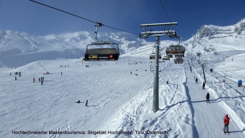 Skitourismuss im Zillertal